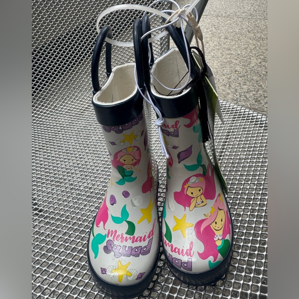 Vibrant Cartoon-Style Ankle Rain Boots